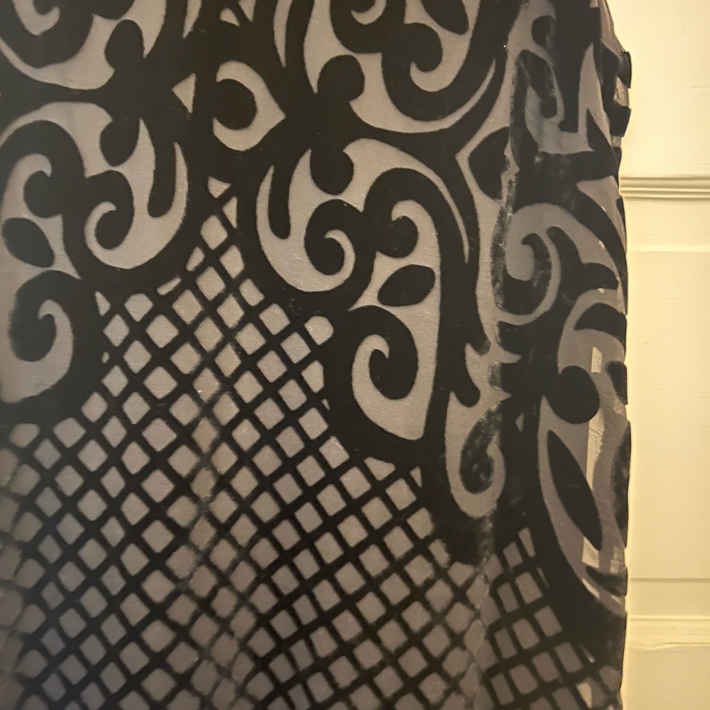 Laundry size 6 black velvet dress